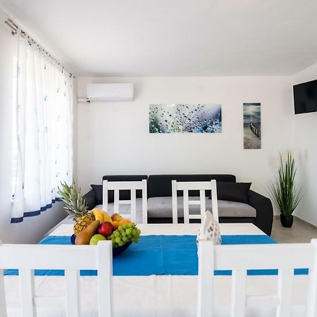 Apartments Dora Vantacici Εξωτερικό φωτογραφία