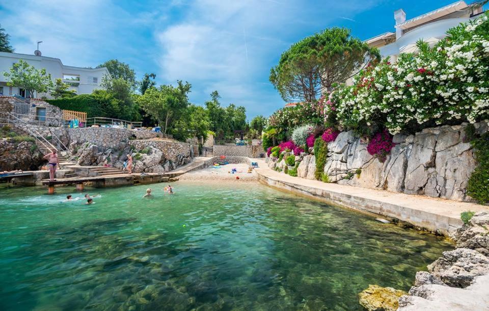 Apartments Dora Vantacici Εξωτερικό φωτογραφία