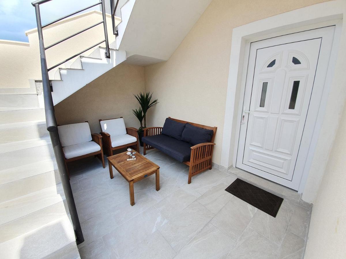 Apartments Dora Vantacici Εξωτερικό φωτογραφία