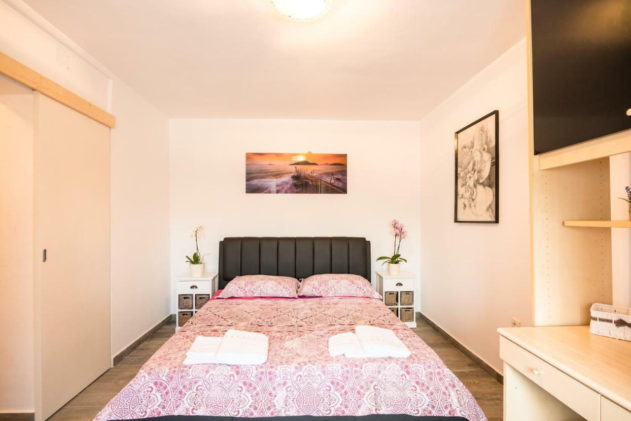 Apartments Dora Vantacici Εξωτερικό φωτογραφία