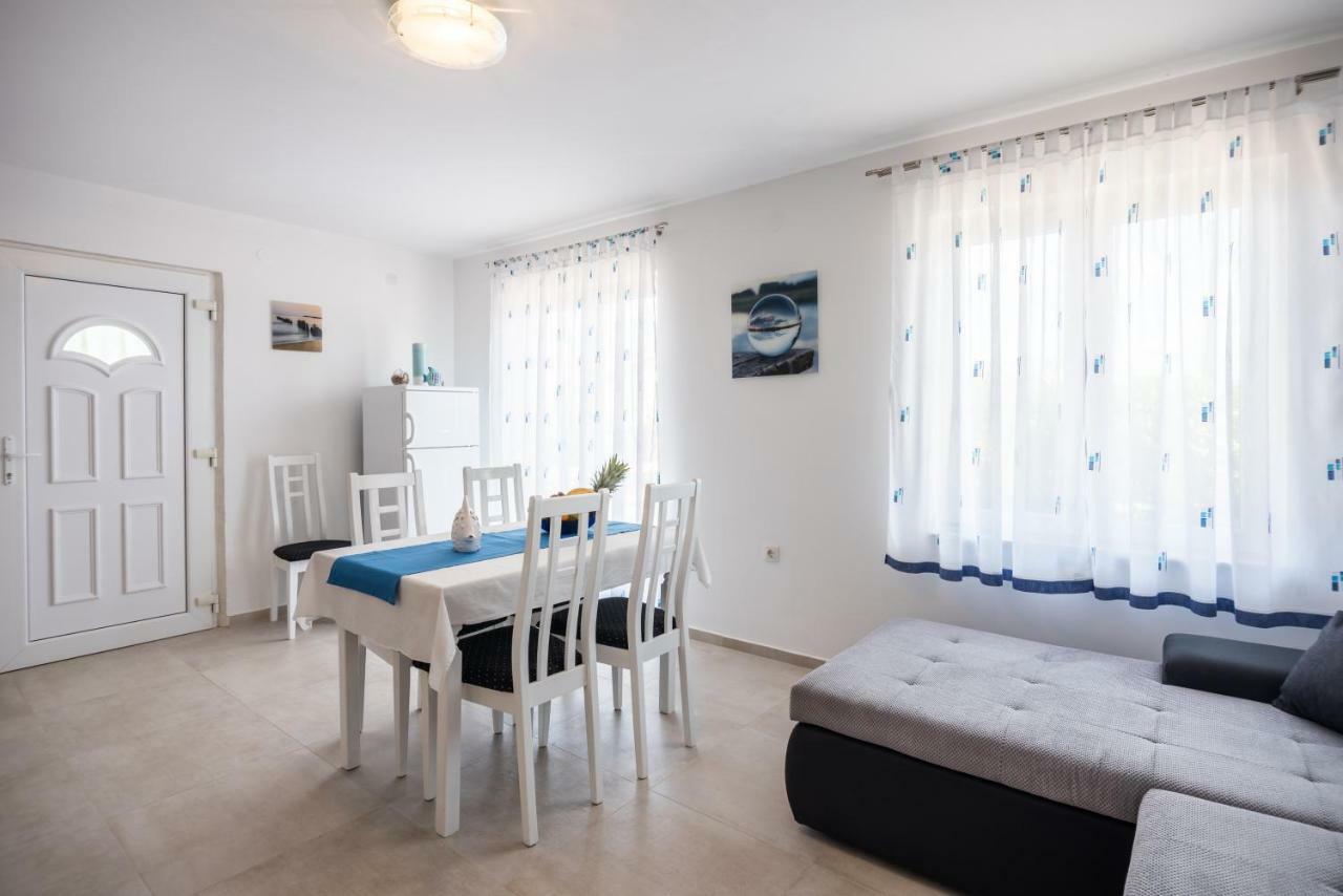 Apartments Dora Vantacici Εξωτερικό φωτογραφία