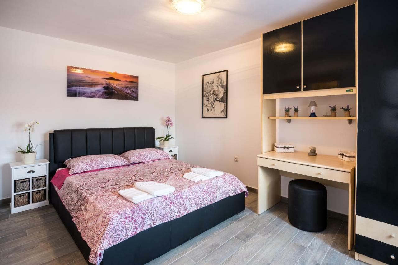 Apartments Dora Vantacici Εξωτερικό φωτογραφία