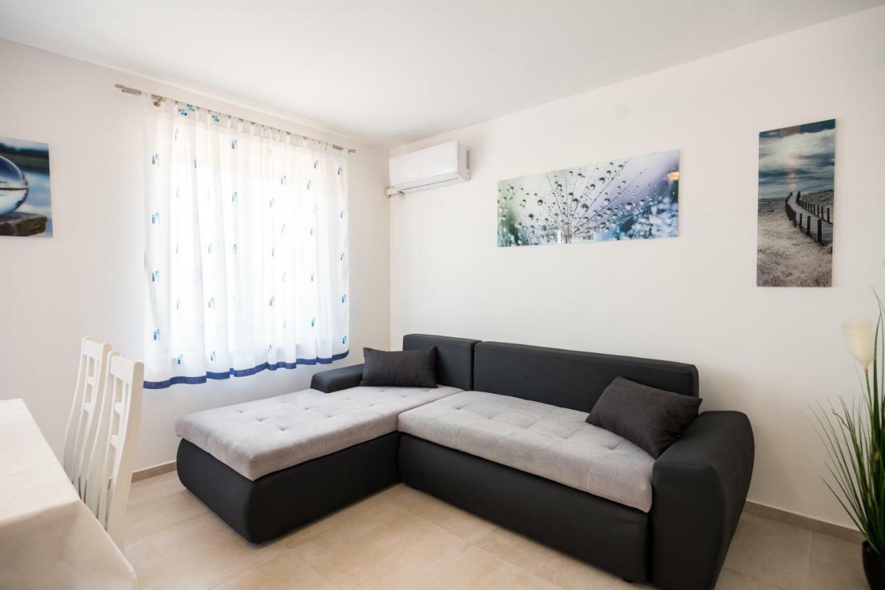 Apartments Dora Vantacici Εξωτερικό φωτογραφία
