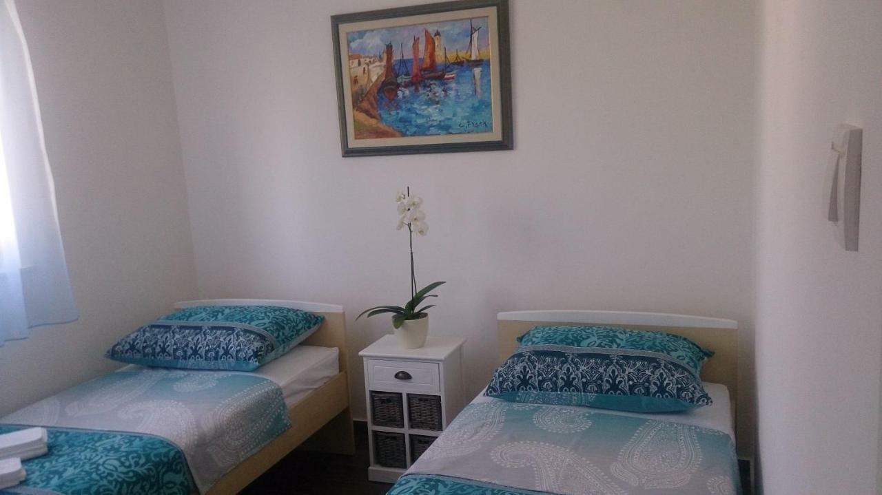 Apartments Dora Vantacici Εξωτερικό φωτογραφία