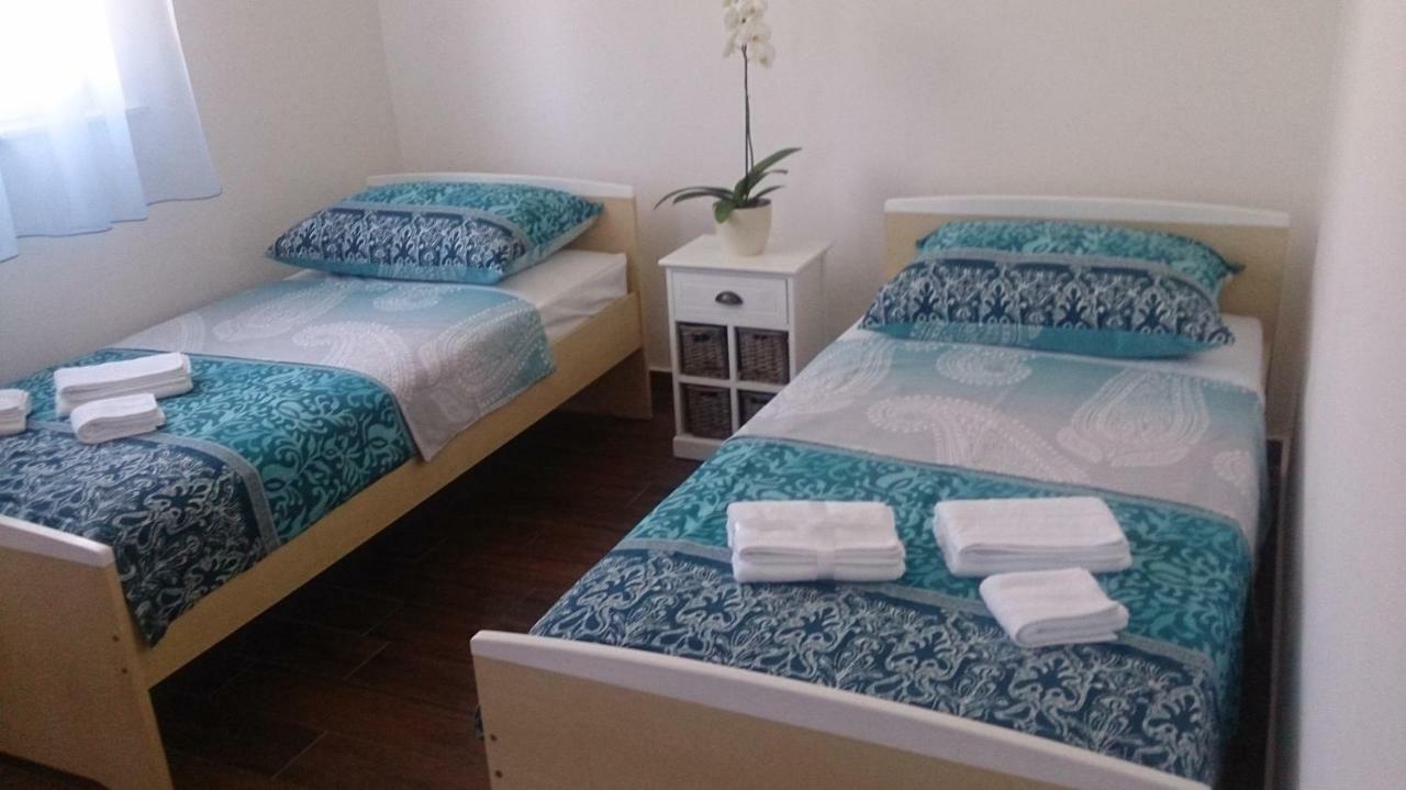 Apartments Dora Vantacici Εξωτερικό φωτογραφία