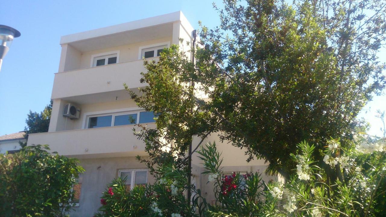 Apartments Dora Vantacici Εξωτερικό φωτογραφία